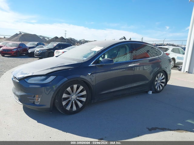 Tesla MODEL X 2019 5YJXCBE2XKF184704 Image 2