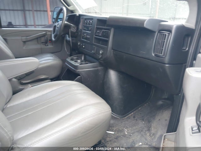 Chevrolet Express 2500 Work Van 2017 1GCWGAFF2H1110142 Image 5
