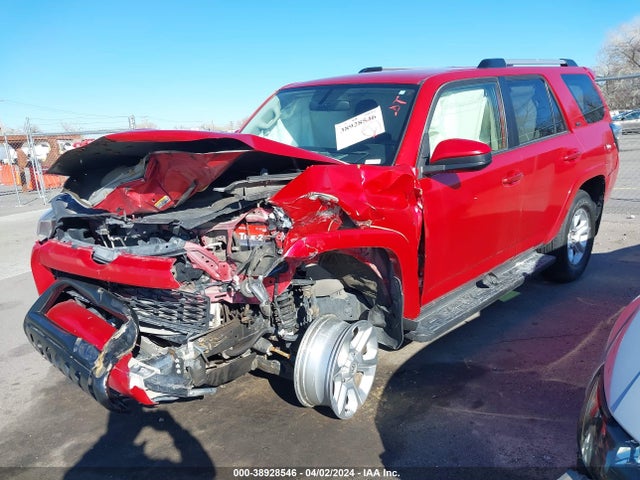 Toyota 4RUNNER SR5 2019 JTEBU5JR9K5662944 Image 2