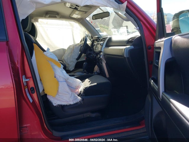 Toyota 4RUNNER SR5 2019 JTEBU5JR9K5662944 Image 5