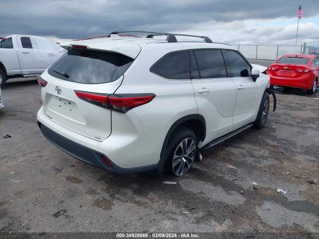Toyota Highlander Xle 2021 5TDGZRAH7MS526321 Image 4