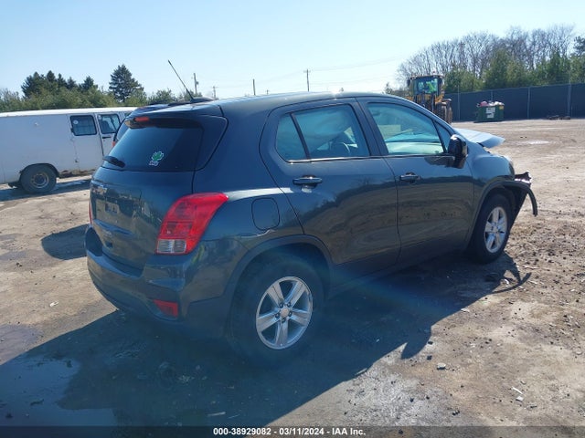 Chevrolet TRAX LS 2019 3GNCJKSB5KL386688 Image 4