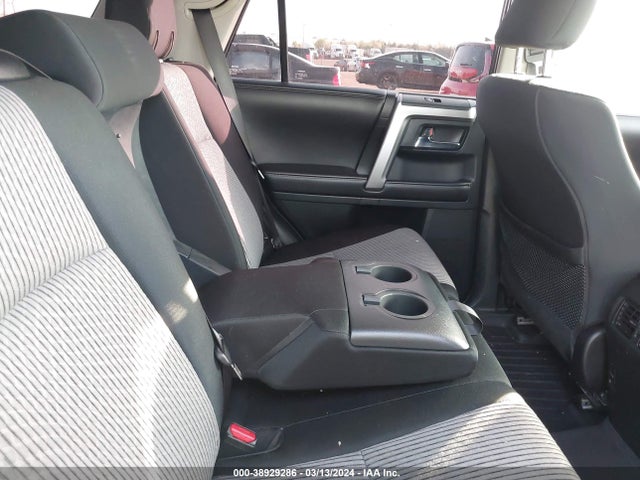 Toyota 4RUNNER SR5 2017 JTEZU5JR9H5154626 Image 8