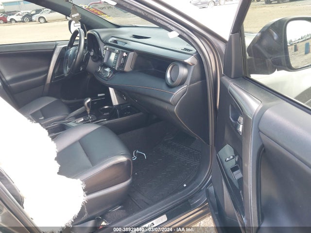 Toyota RAV4 SE 2018 JTMNFREV3JJ172919 Image 5