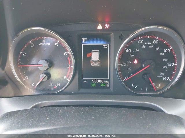 Toyota RAV4 SE 2018 JTMNFREV3JJ172919 Image 7