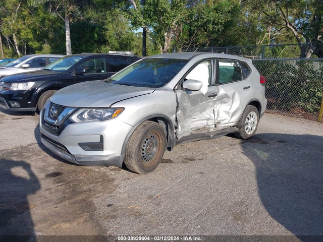 Nissan ROGUE S 2017 KNMAT2MT0HP500092 Image 2