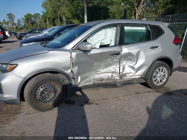 Nissan ROGUE S 2017 KNMAT2MT0HP500092 Image 6