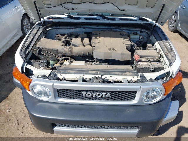 Toyota FJ Cruiser 2014 JTEBU4BF1EK201760 Image 10
