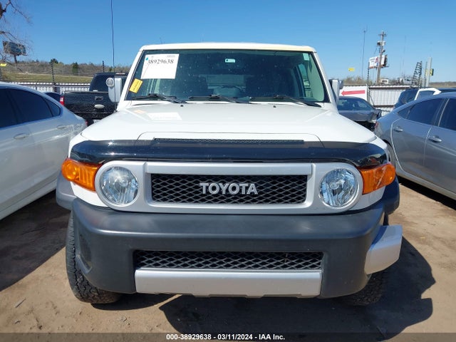 Toyota FJ Cruiser 2014 JTEBU4BF1EK201760 Image 13