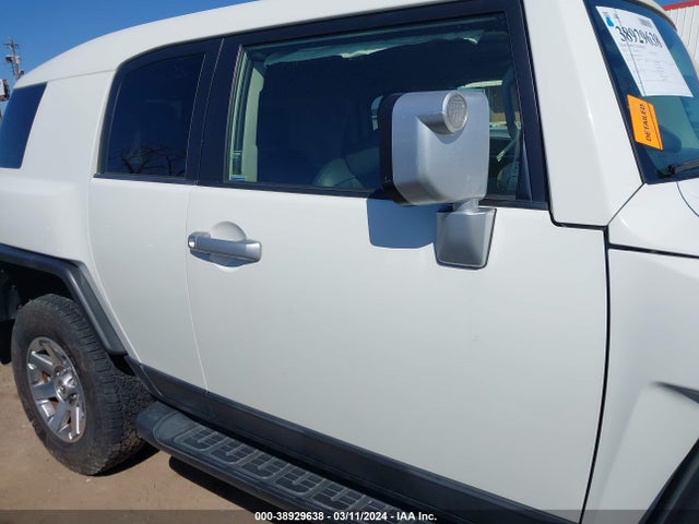 Toyota FJ Cruiser 2014 JTEBU4BF1EK201760 Image 14