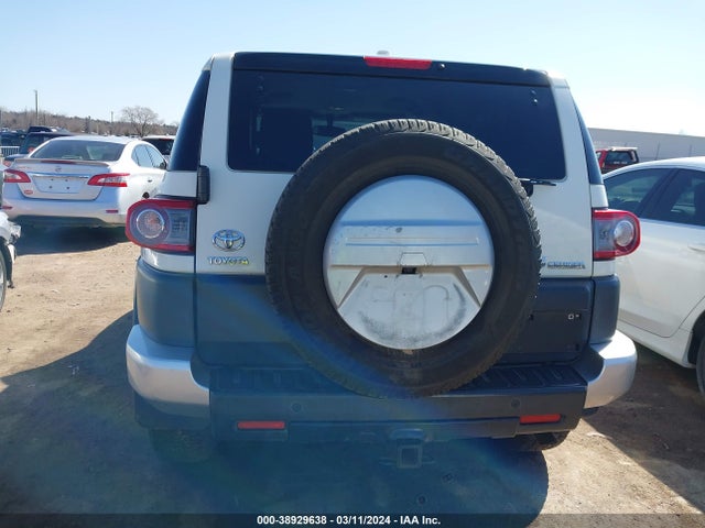 Toyota FJ Cruiser 2014 JTEBU4BF1EK201760 Image 17