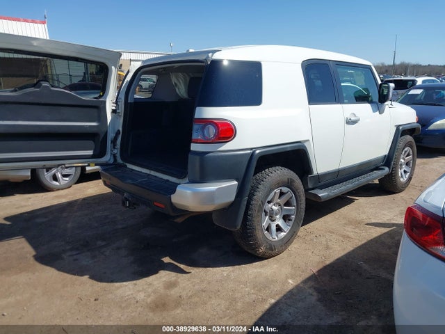Toyota FJ Cruiser 2014 JTEBU4BF1EK201760 Image 4