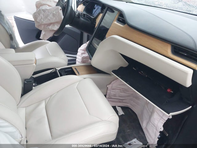 2019 TESLA MODEL X 5YJXCBE48KF180359 Photo 4