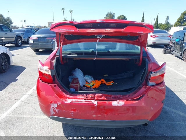 Toyota COROLLA LE 2018 5YFBURHE8JP755678 Image 16