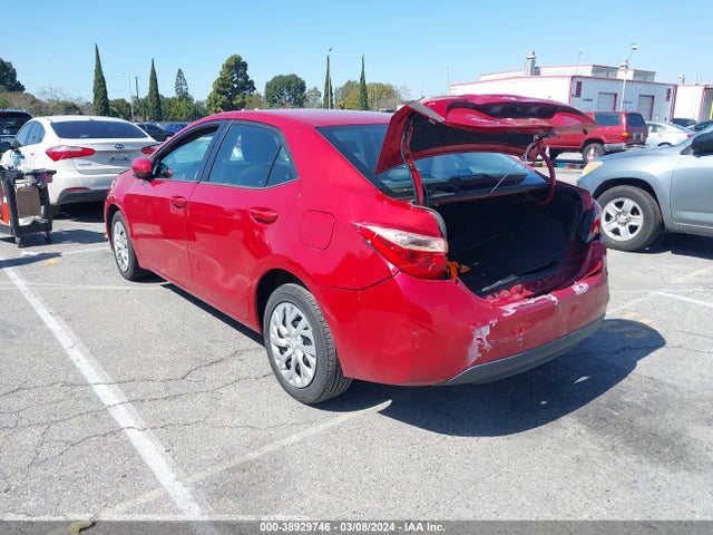 Toyota COROLLA LE 2018 5YFBURHE8JP755678 Image 3