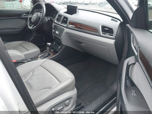 WA1GCCFS8HR002905 Audi Q3 2.0t Premium