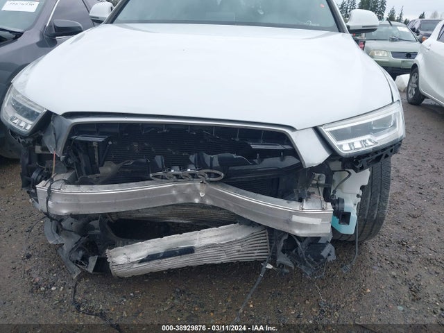 WA1GCCFS8HR002905 Audi Q3 2.0t Premium