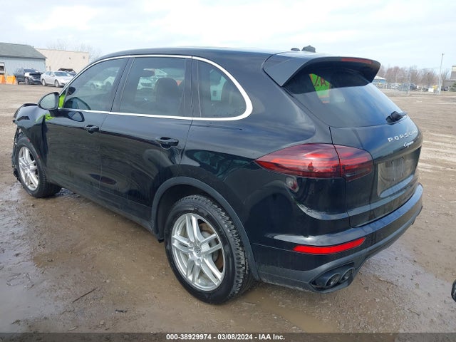 2016 PORSCHE CAYENNE WP1AA2A29GLA10224 Photo 2