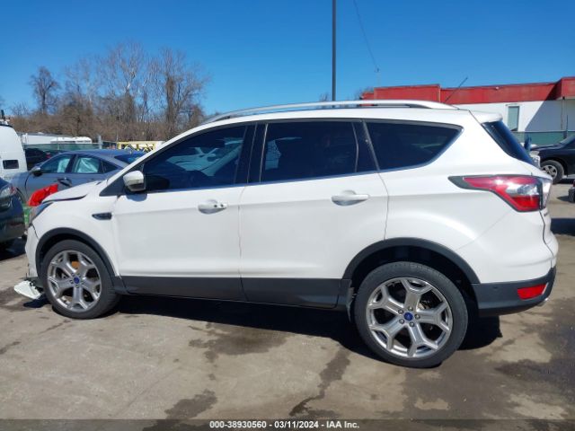 1FMCU9J90HUA17769 Ford Escape Titanium