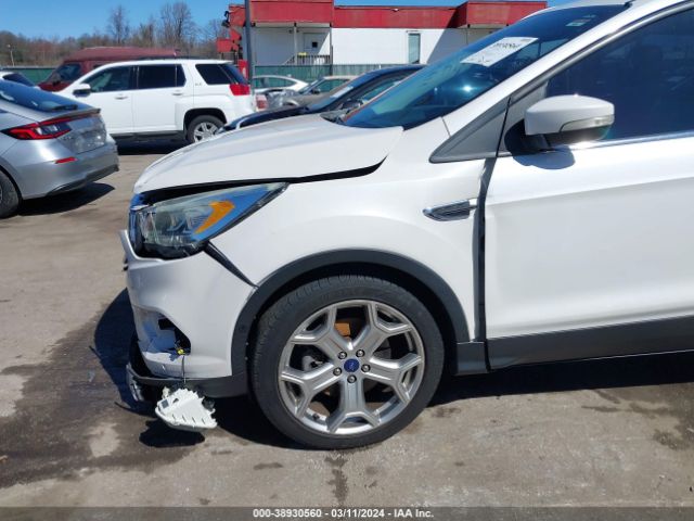 1FMCU9J90HUA17769 Ford Escape Titanium