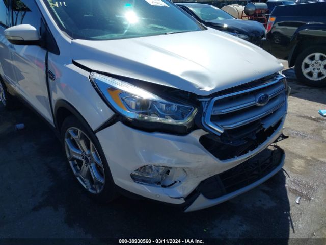 1FMCU9J90HUA17769 Ford Escape Titanium