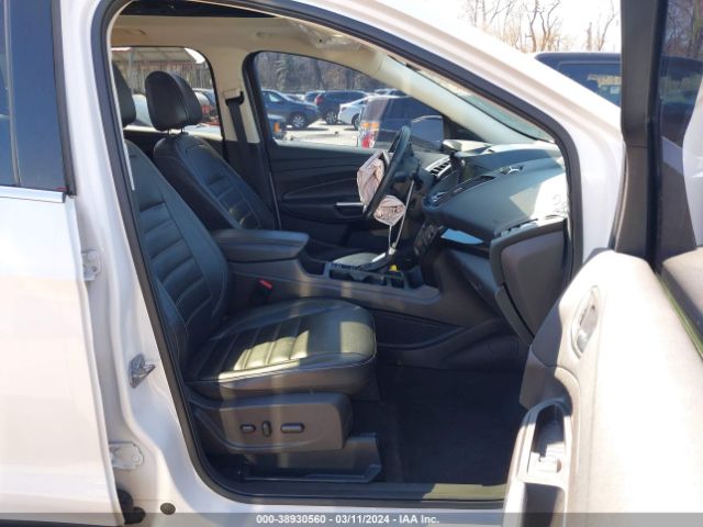 1FMCU9J90HUA17769 Ford Escape Titanium