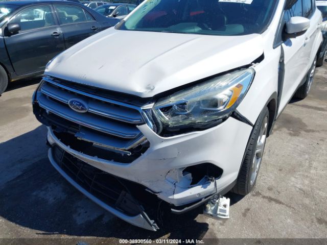 1FMCU9J90HUA17769 Ford Escape Titanium