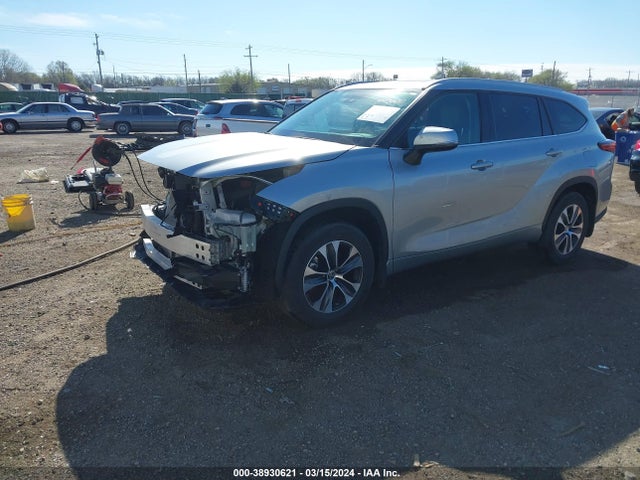 Toyota Highlander Xle 2022 5TDHZRBH3NS597763 Image 2