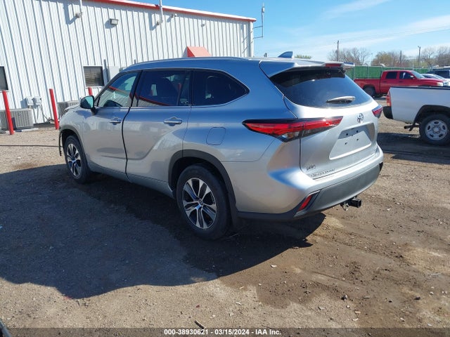 Toyota Highlander Xle 2022 5TDHZRBH3NS597763 Image 3