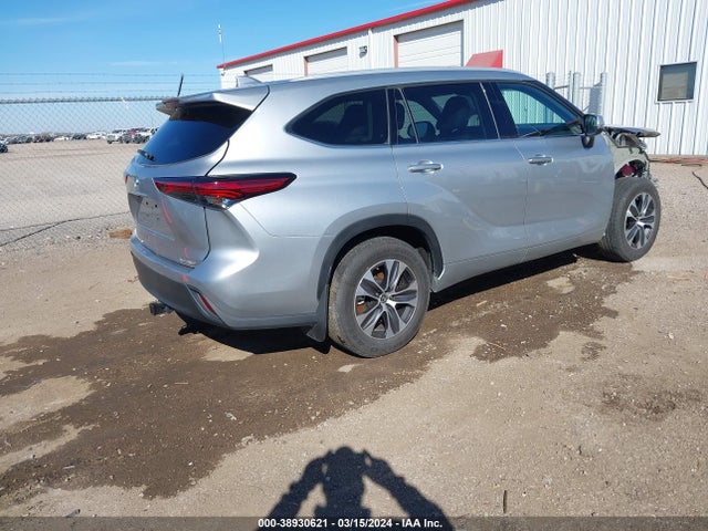 Toyota Highlander Xle 2022 5TDHZRBH3NS597763 Image 4