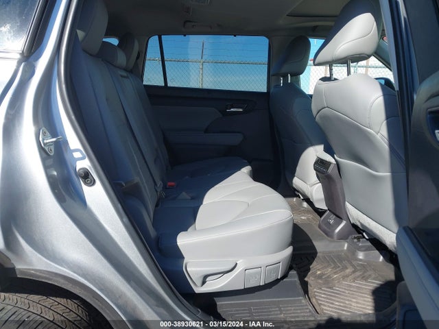 Toyota Highlander Xle 2022 5TDHZRBH3NS597763 Image 8