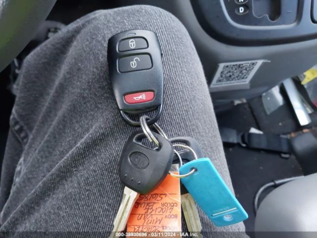 KNDMG4C71E6561857 KIA SEDONA LX