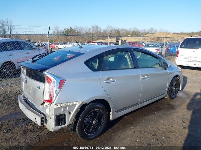 Toyota Prius Two 2014 JTDKN3DU8E0368975 Image 4
