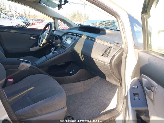 Toyota Prius Two 2014 JTDKN3DU8E0368975 Image 5
