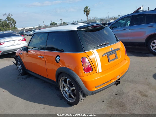 2004 MINI COOPER S WMWRE33484TD86986 Photo 2