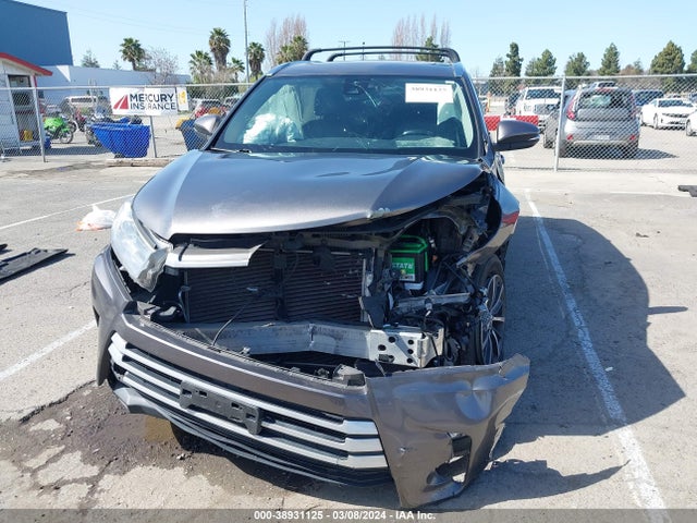 Toyota Highlander Xle 2018 5TDJZRFH8JS545941 Image 12
