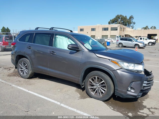 Toyota Highlander Xle 2018 5TDJZRFH8JS545941 Image 13