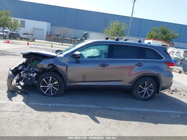 Toyota Highlander Xle 2018 5TDJZRFH8JS545941 Image 14