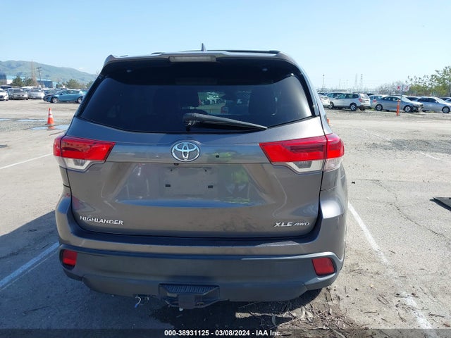Toyota Highlander Xle 2018 5TDJZRFH8JS545941 Image 16