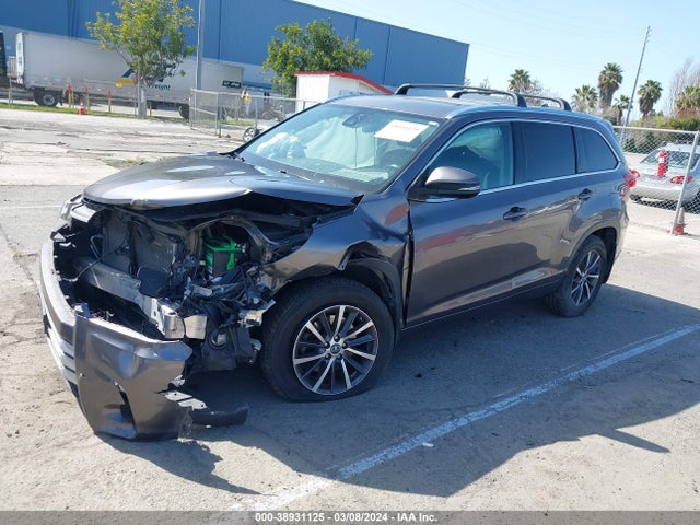 Toyota Highlander Xle 2018 5TDJZRFH8JS545941 Image 2