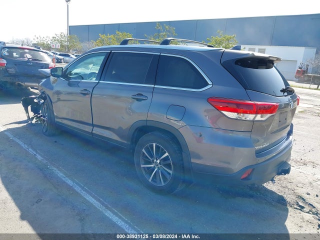 Toyota Highlander Xle 2018 5TDJZRFH8JS545941 Image 3