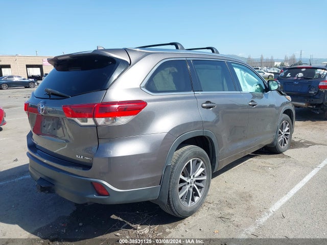 Toyota Highlander Xle 2018 5TDJZRFH8JS545941 Image 4