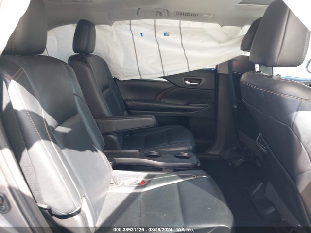 Toyota Highlander Xle 2018 5TDJZRFH8JS545941 Image 8