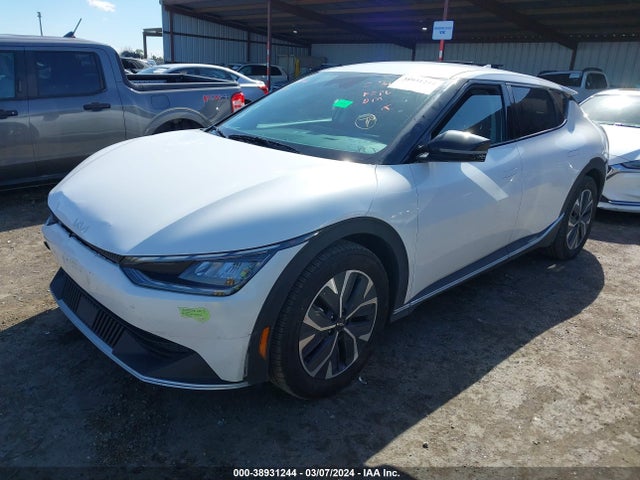 KIA EV6 LIGHT 2023 KNDC34LB6P5608692 Image 2