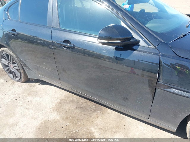 SAJAE4BN6HA952613 Jaguar Xe 20d Prestige