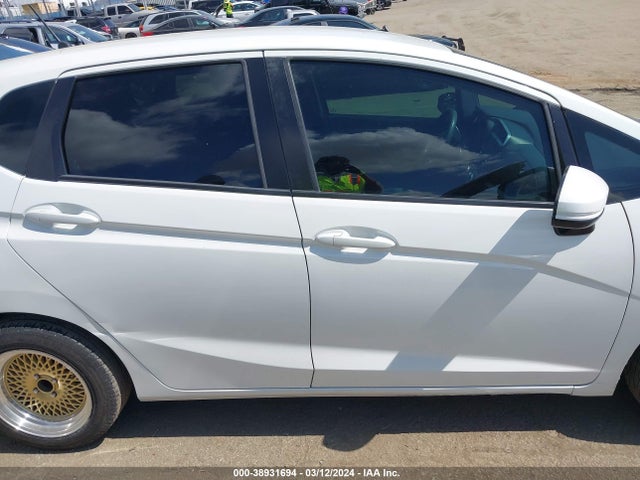 Honda FIT LX 2015 3HGGK5H50FM784533 Image 14