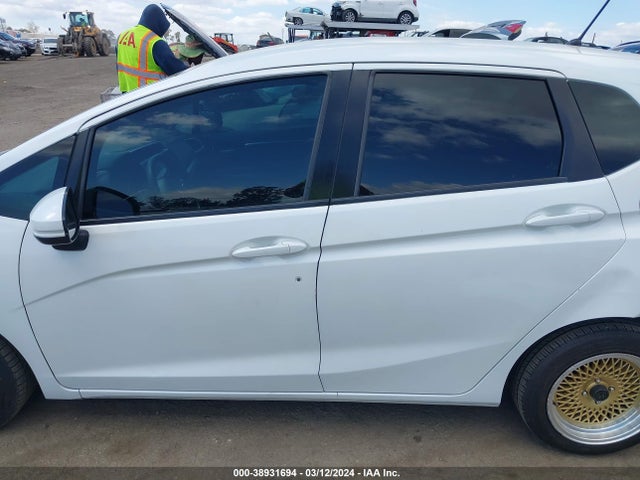 Honda FIT LX 2015 3HGGK5H50FM784533 Image 15
