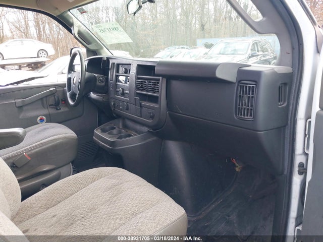 Chevrolet Express 3500 Work Van 2017 1GCZGHFF6H1202084 Image 5