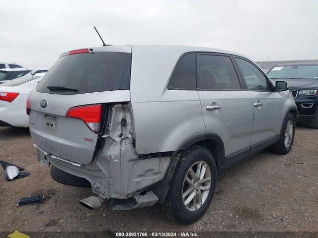 KIA SORENTO LX 2014 5XYKT3A69EG427795 Image 4