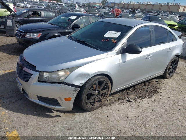 Chevrolet Cruze Ls Auto 2014 1G1PA5SG7E7398575 Image 2